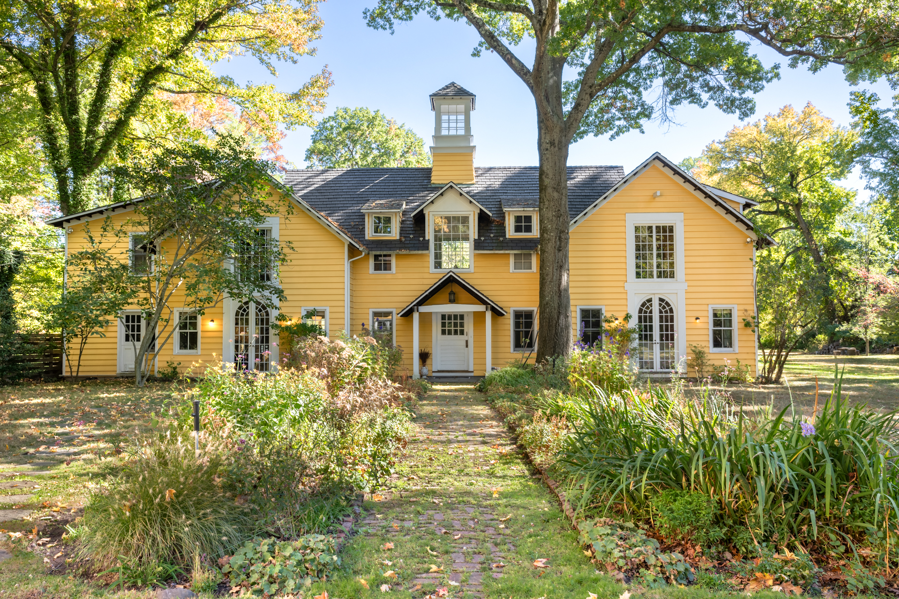 The Yellow House in Snedens Landing, Palisades, New York, United States