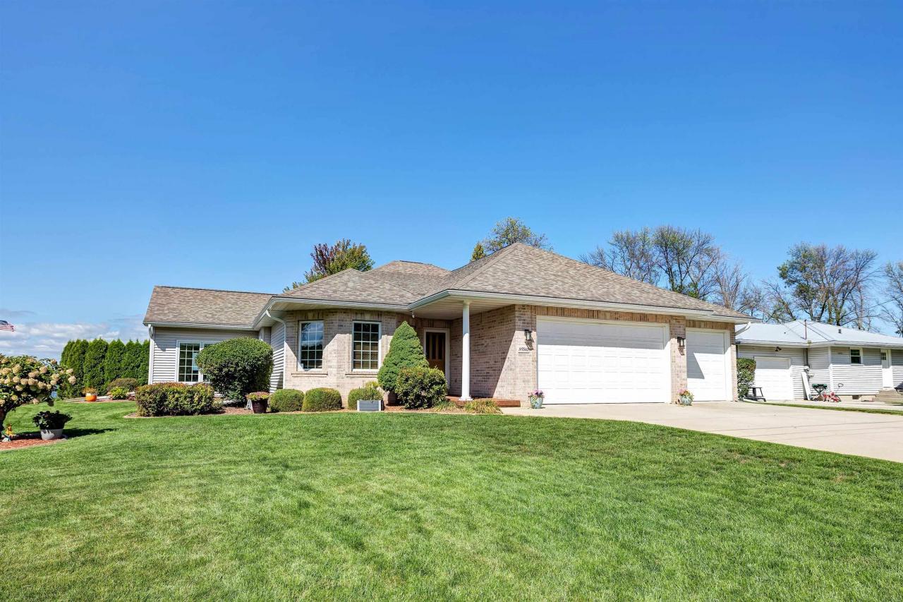N9565 BAY SHORE Lane, LUXEMBURG, Wisconsin, 54217, United States, 3 Bedrooms Bedrooms, ,3 BathroomsBathrooms,Residential,For Sale,n9565 bay shore LN,1402918