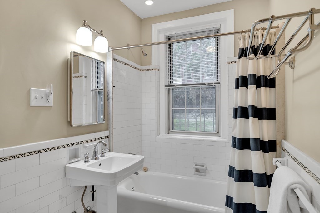 7 Arlington Street Unit 2 and 3, Cambridge, Massachusetts, 02140, United States, 3 Bedrooms Bedrooms, ,2 BathroomsBathrooms,Residential,For Sale,7 Arlington Street Unit 2 and 3,1437355