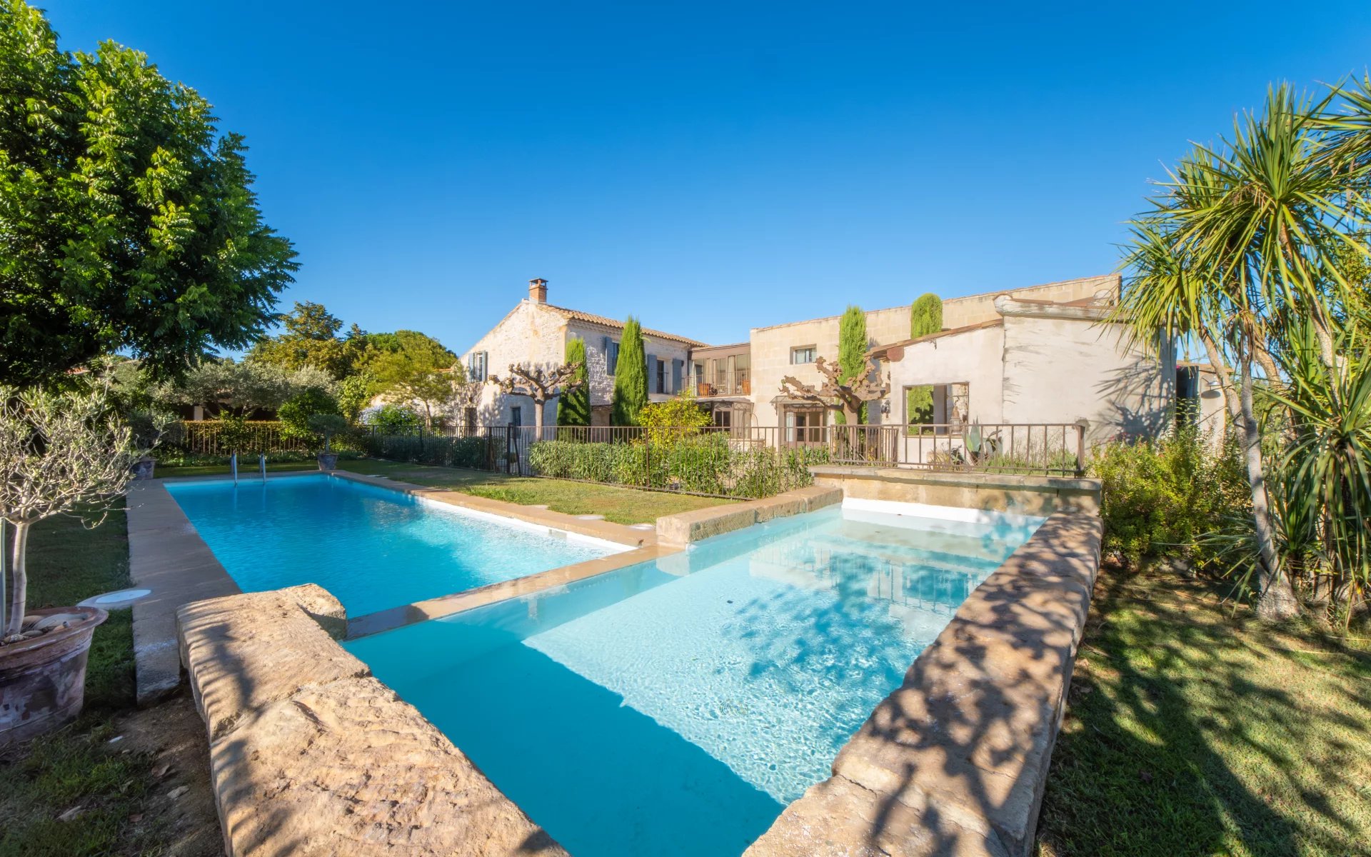 Nîmes, Languedoc-Roussillon, 30000, FR, 5 Bedrooms Bedrooms, ,4 BathroomsBathrooms,Residential,For Sale,1491481