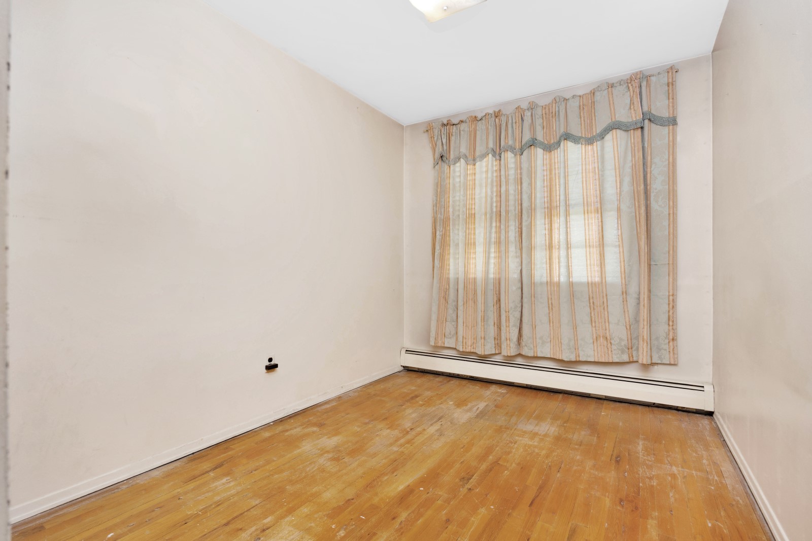 69-18 66th Road, Middle Village, New York, 11379, United States, 7 Bedrooms Bedrooms, ,5 BathroomsBathrooms,Residential,For Sale,69-18 66th Road,1512481