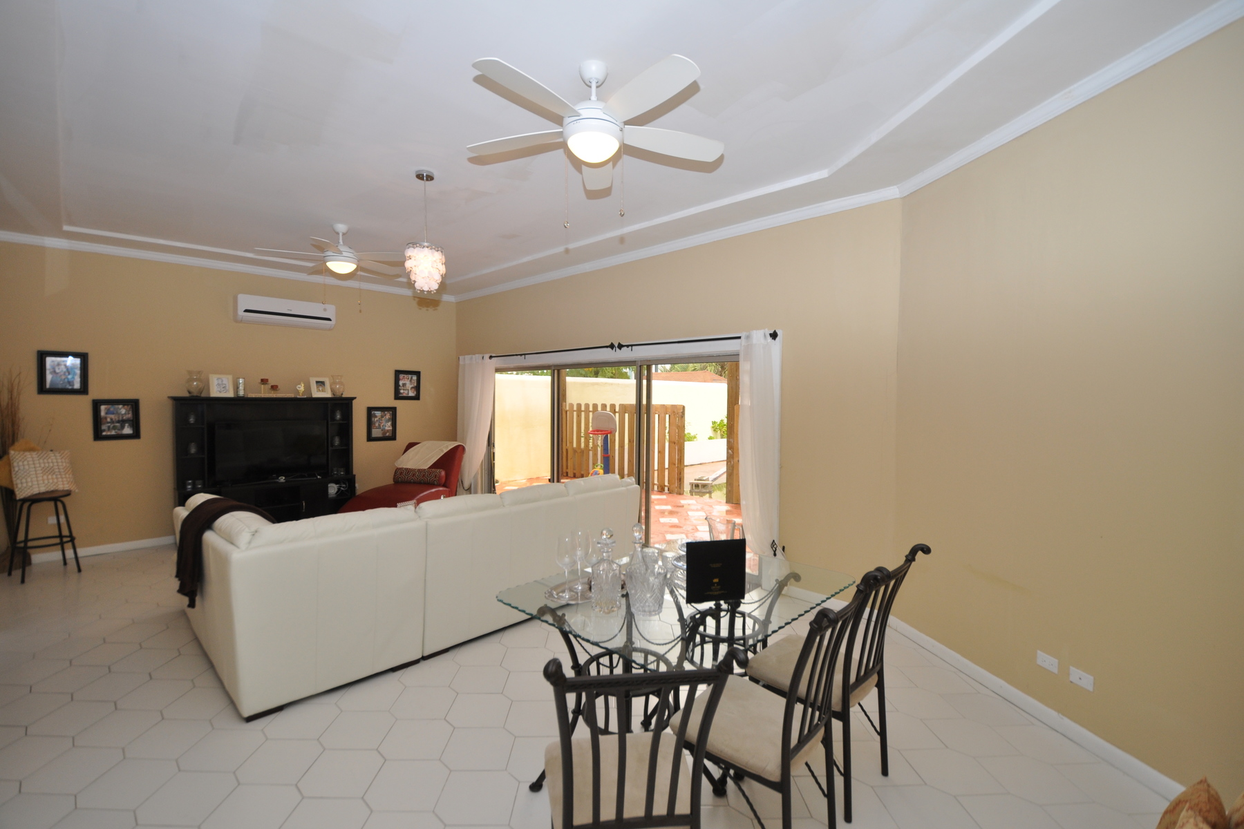 Rawson Court G04, Cable Beach, New Providence / Nassau, Bahamas For