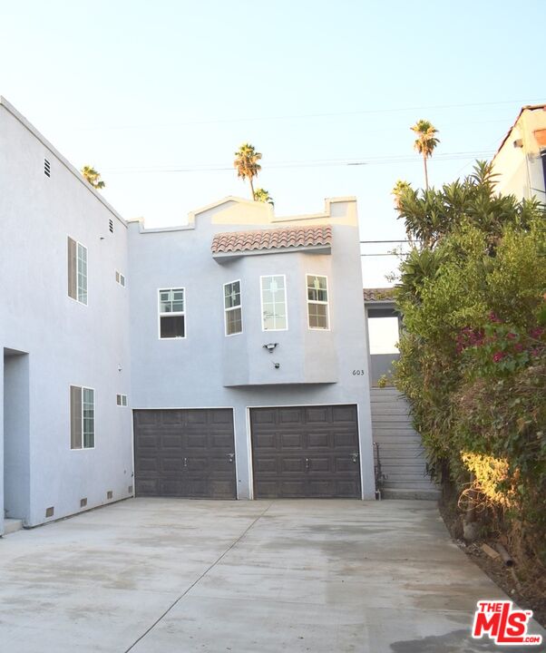 603 W 47th St, Los Angeles, California, 90037, United States, 11 Bedrooms Bedrooms, ,Residential,For Sale,603 W 47th St,1479796