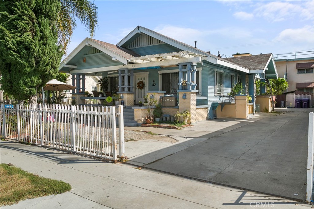 1044 Cedar Avenue, Long Beach, California, 90813, United States, ,Residential,For Sale,1044 cedar AVE,1354266