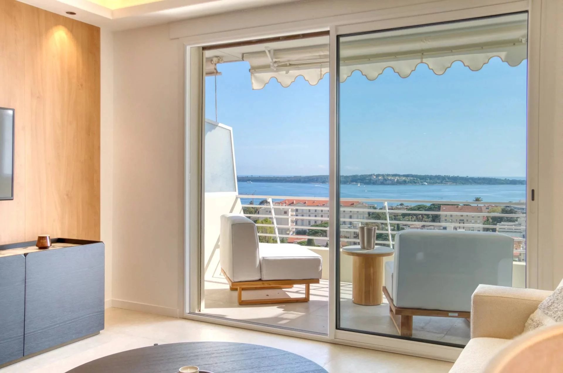 Cannes, Provence-Alpes-Côte d?Azur, 06400, FR, 2 Bedrooms Bedrooms, ,2 BathroomsBathrooms,Residential,For Sale,1230319