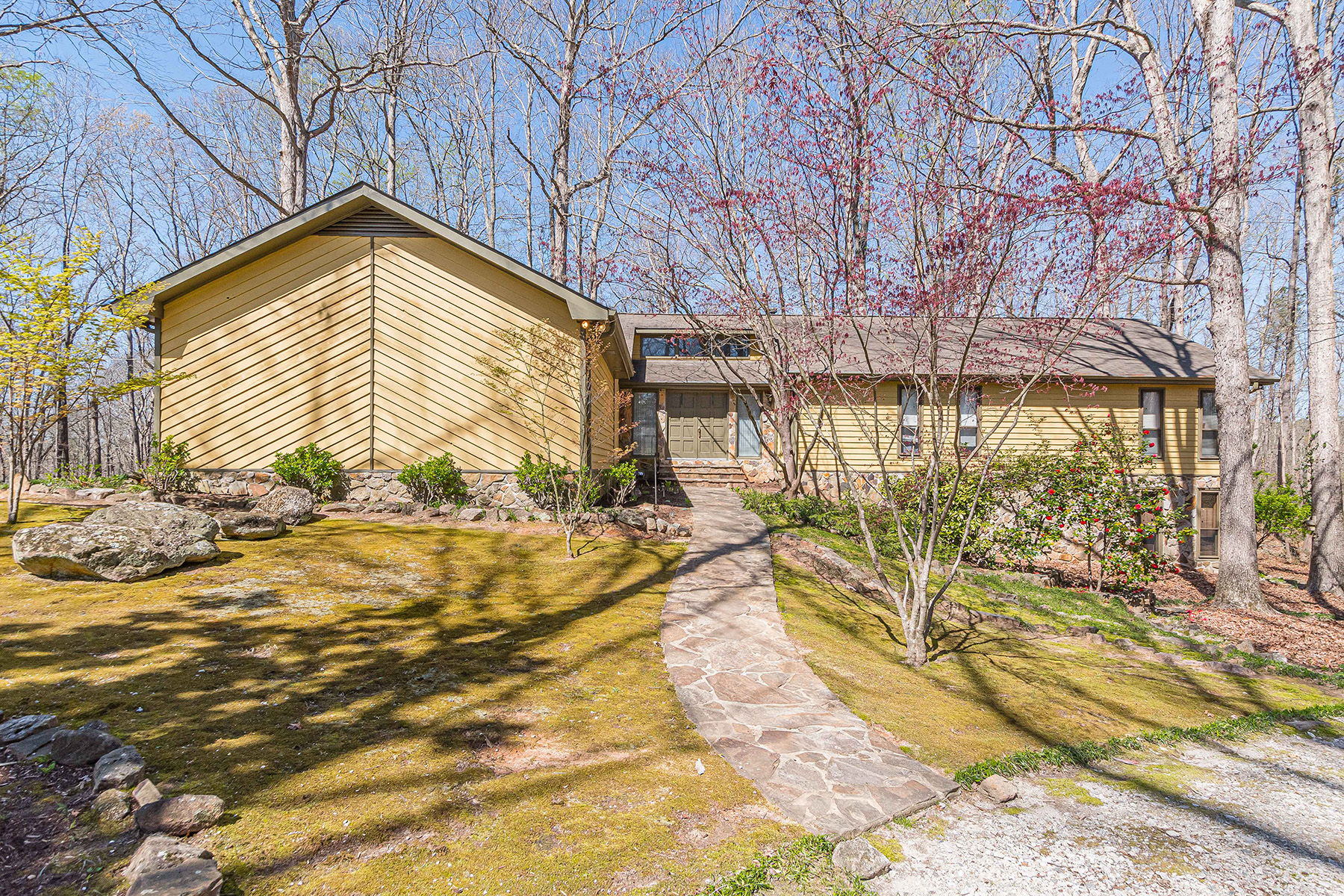 Five Bedroom Home Nestled on a Stunning 3.55+/ Acre Lot, Rex,