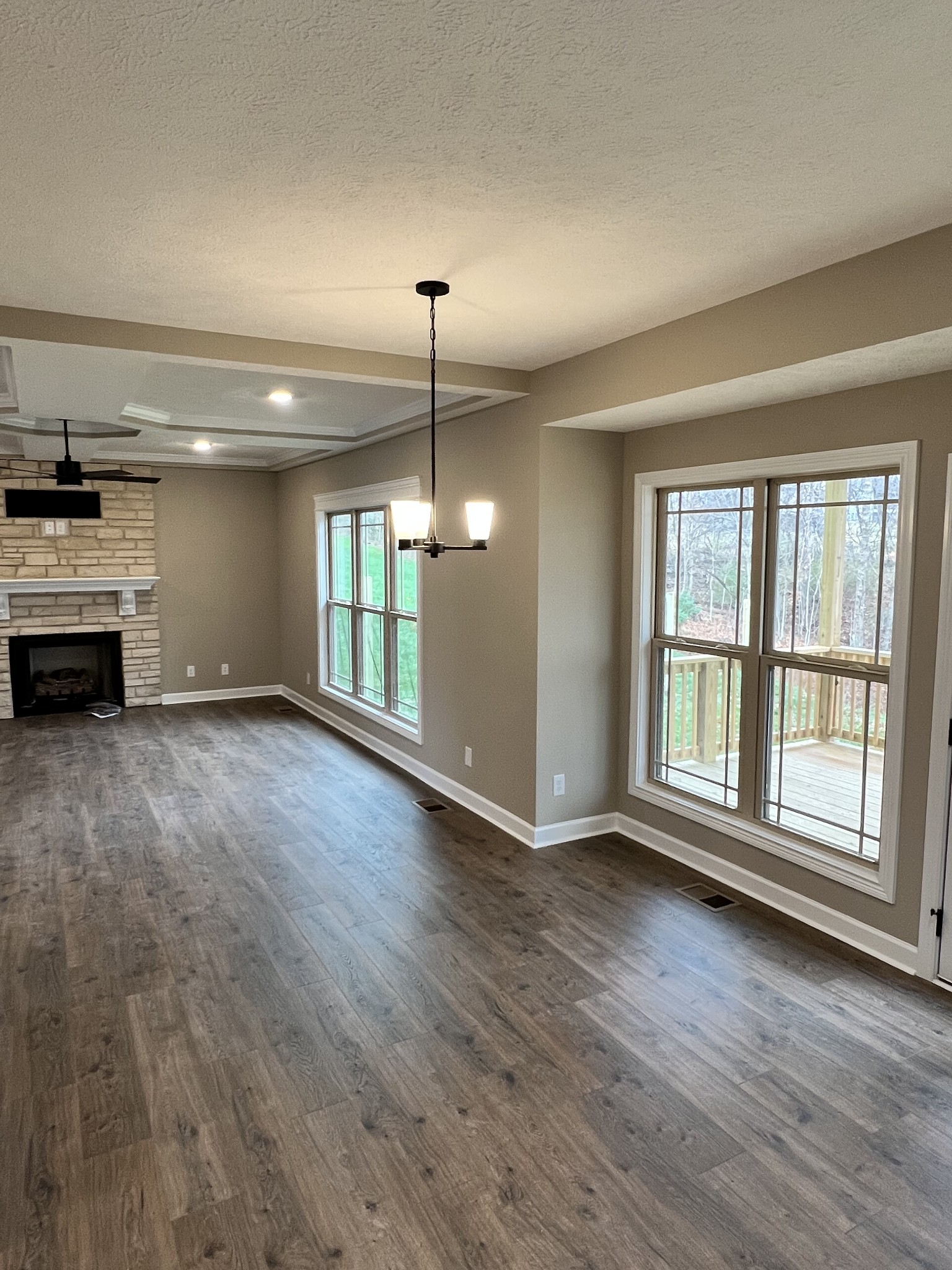 Glenstone Springs Dr, Clarksville, TN 37043