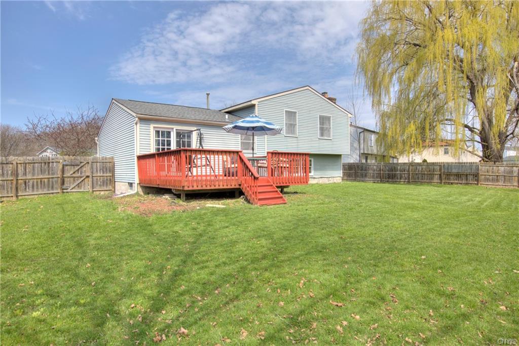 Silver Spruce Cir, Liverpool, NY 13090