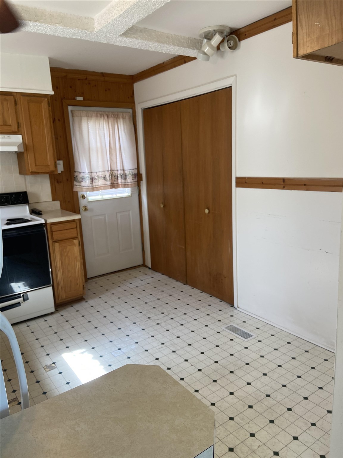Tulip Ave, Evansville, IN 47711