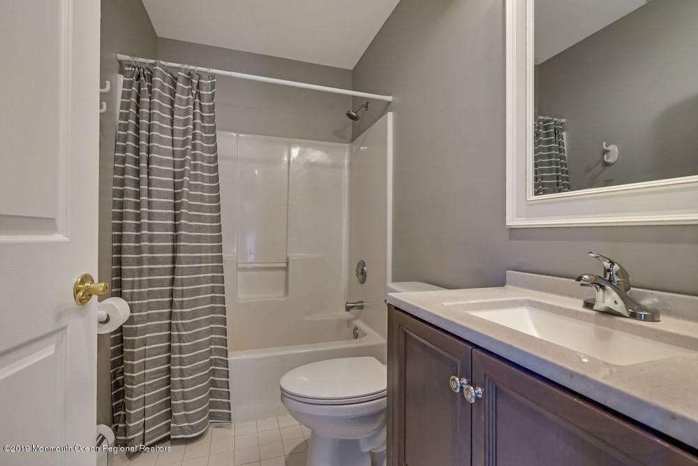 Ernest Dr, Lanoka Harbor, NJ 08734