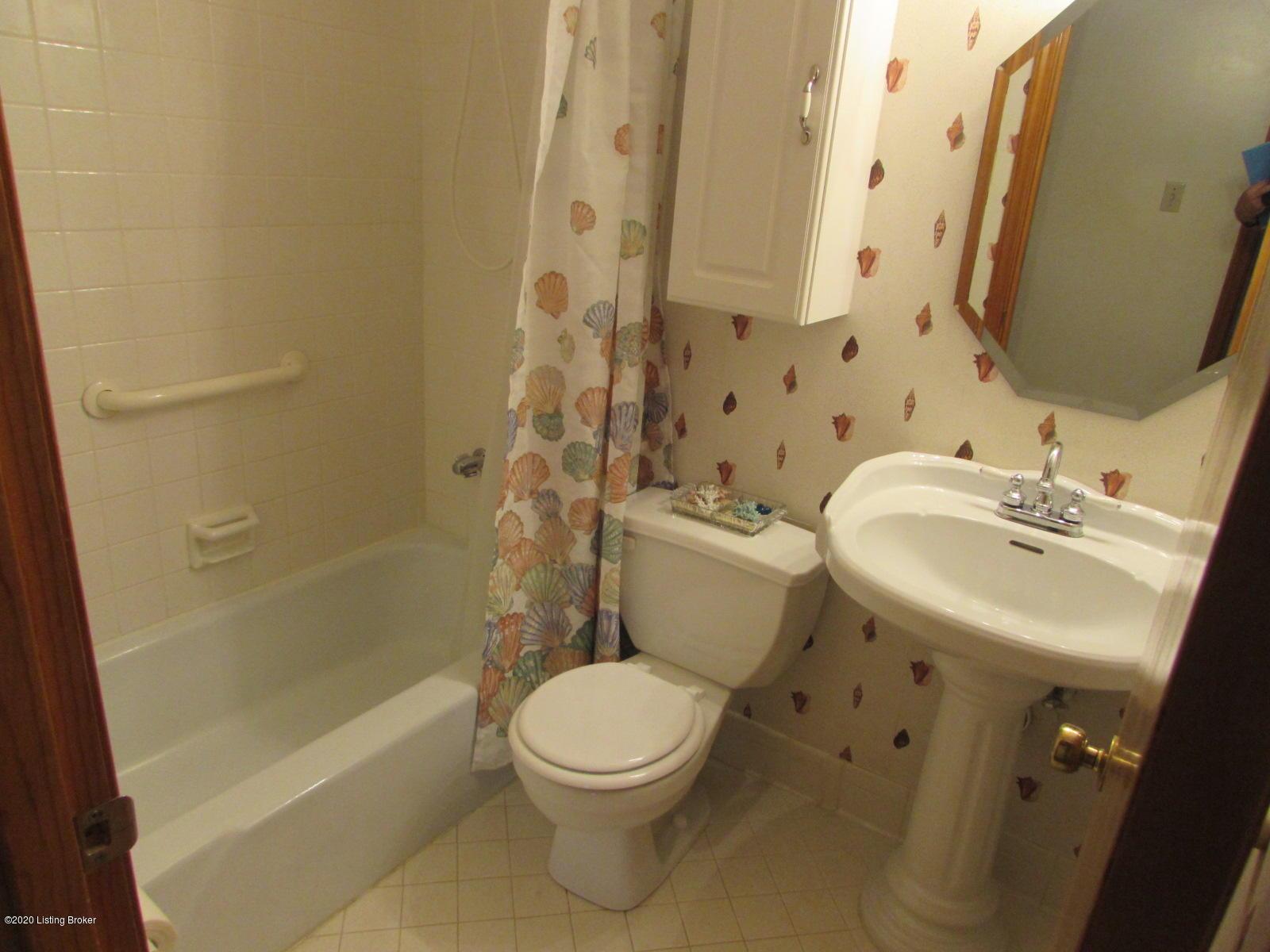 Mid Dale Ln, Louisville, KY 40220