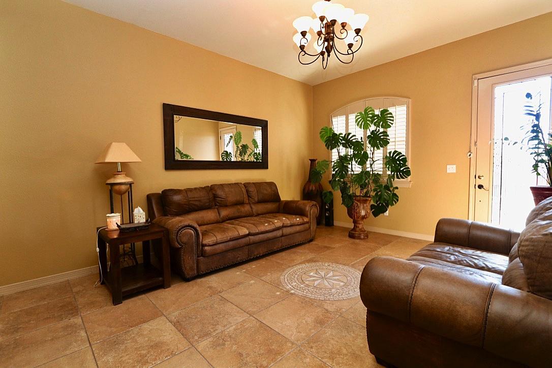 Dona Beatriz Cir, El Paso, TX 79932