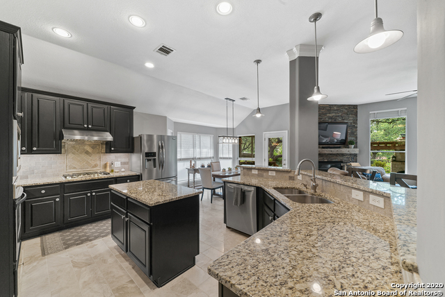 Cuyahoga Cir, San Antonio, TX 78260