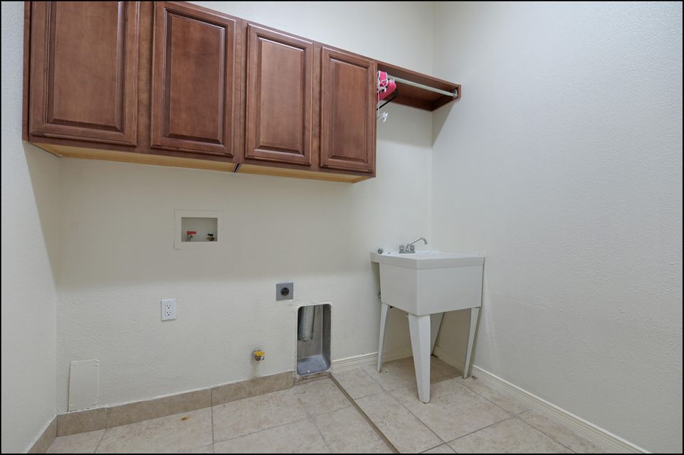 Via DE Los Arboles , El Paso, TX 79932