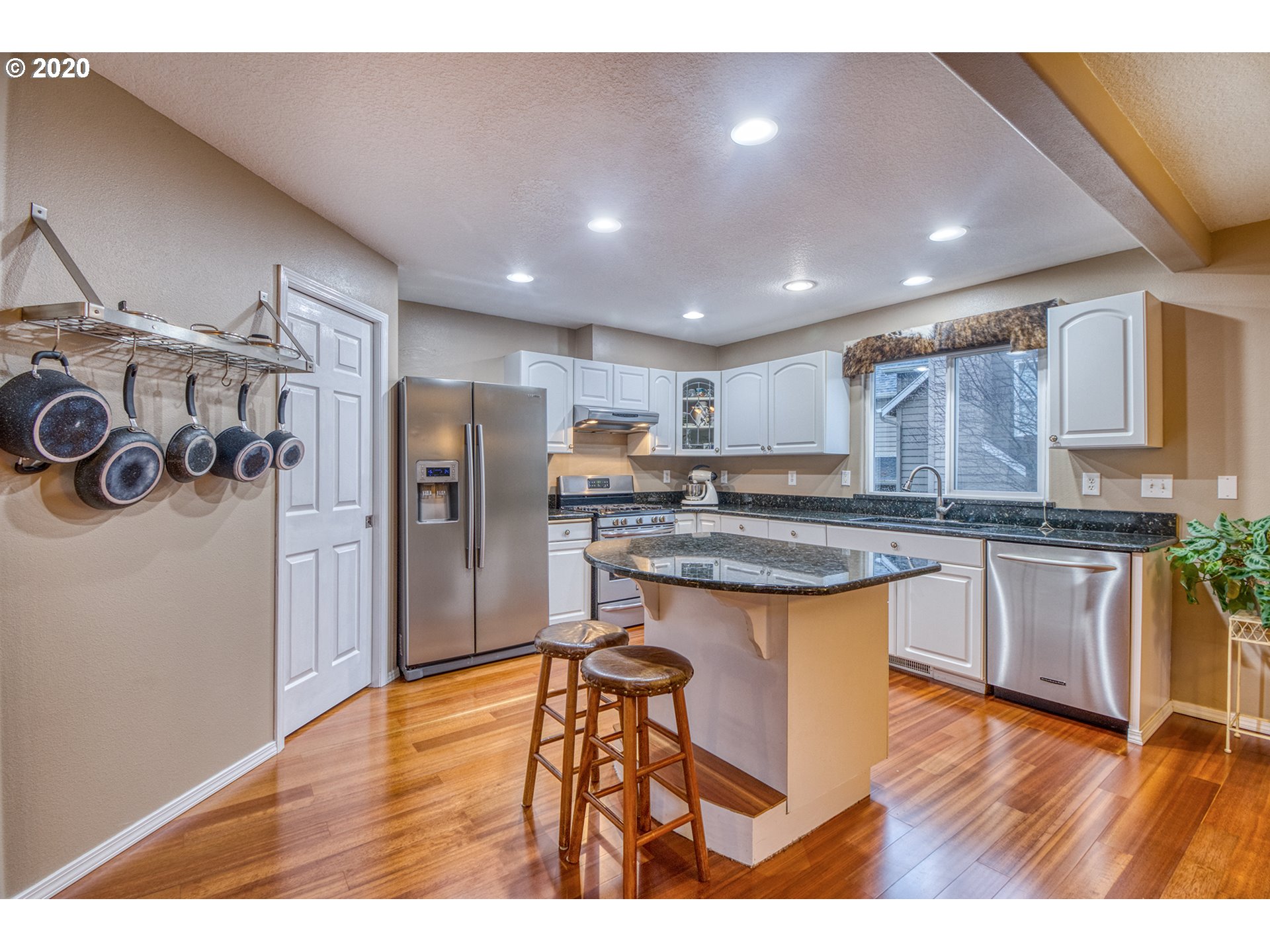 5th St, LA Center, WA 98629