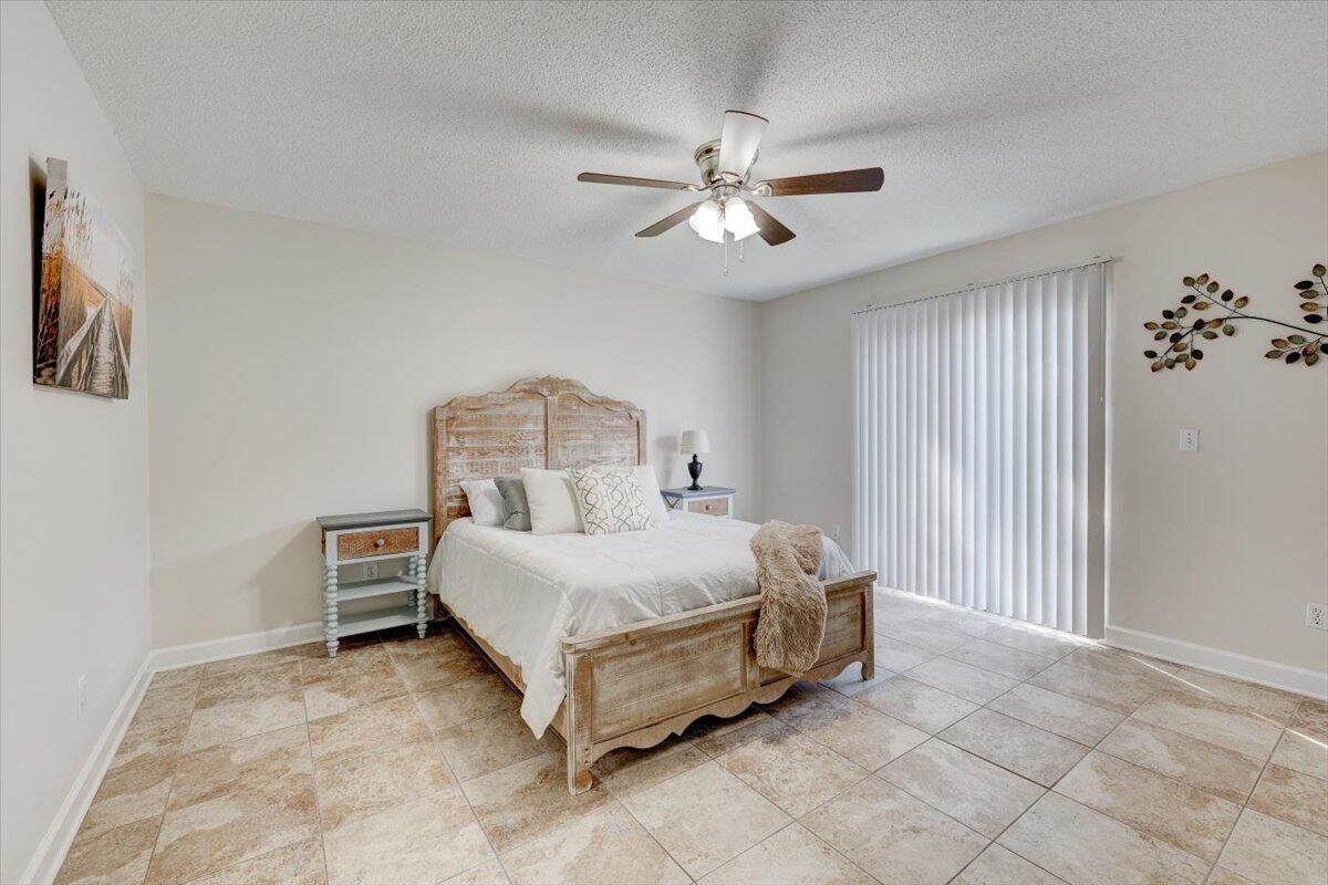 Village Ln, Fort Walton Beach, FL 32547
