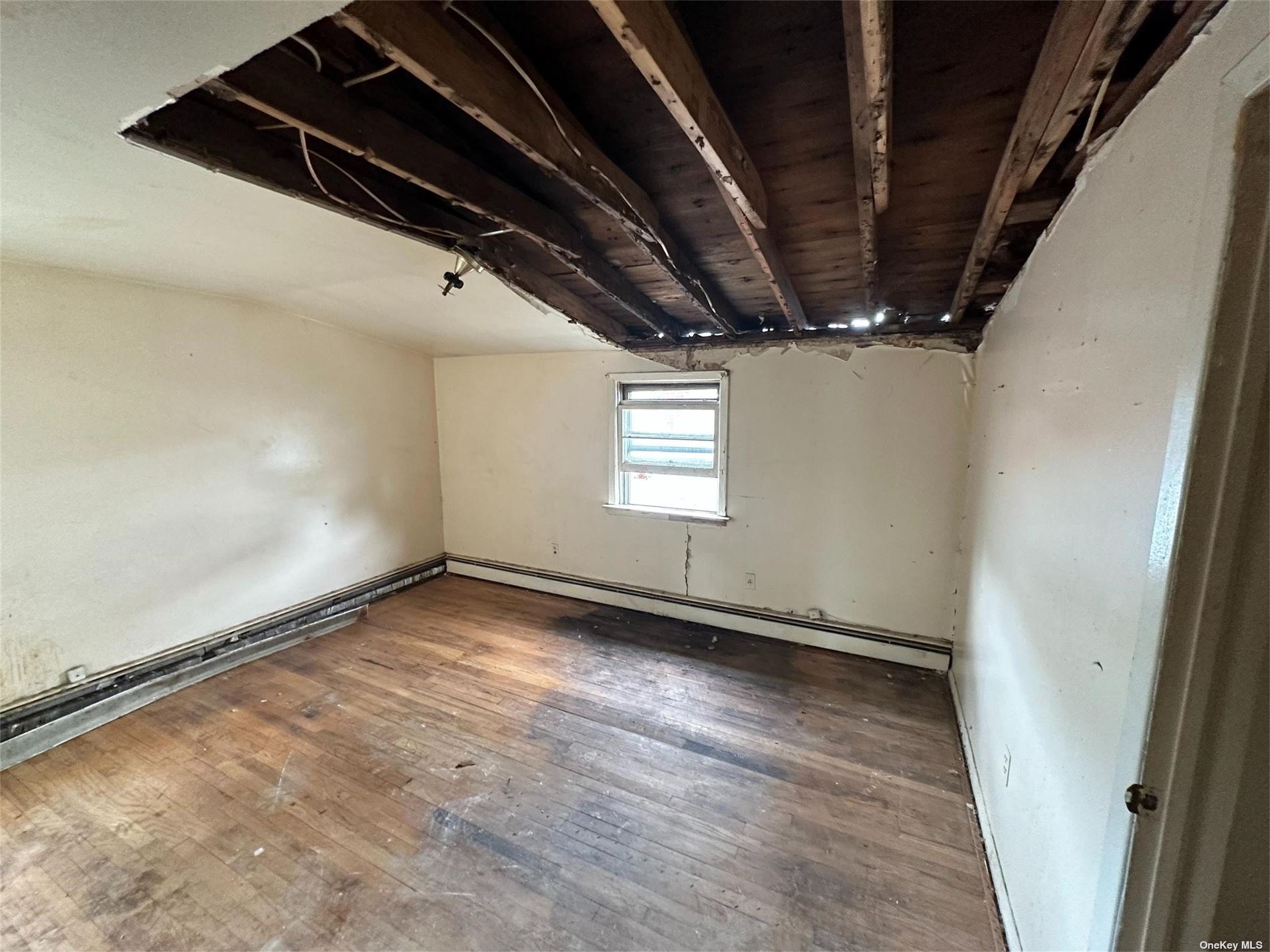 Warwick Rd, Elmont, NY 11003