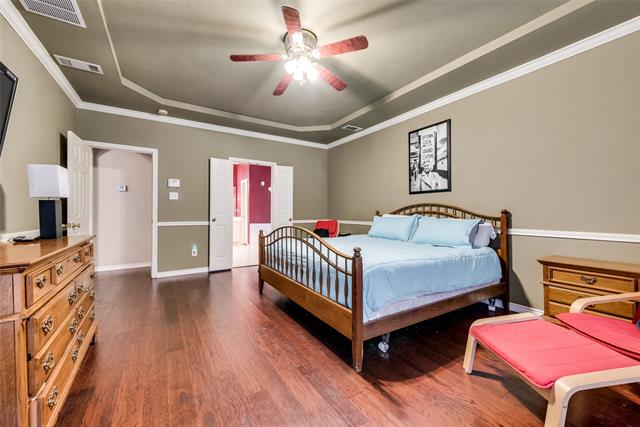 Lochgreen Ln, Rowlett, TX 75089
