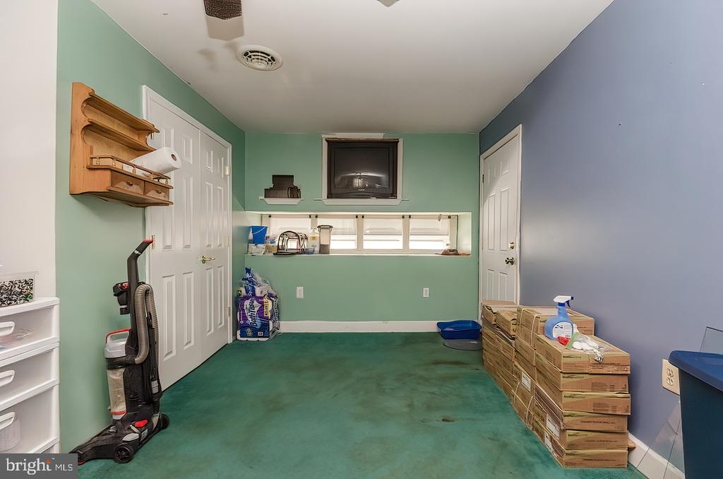 Samuel St, Charles Town, WV 25414