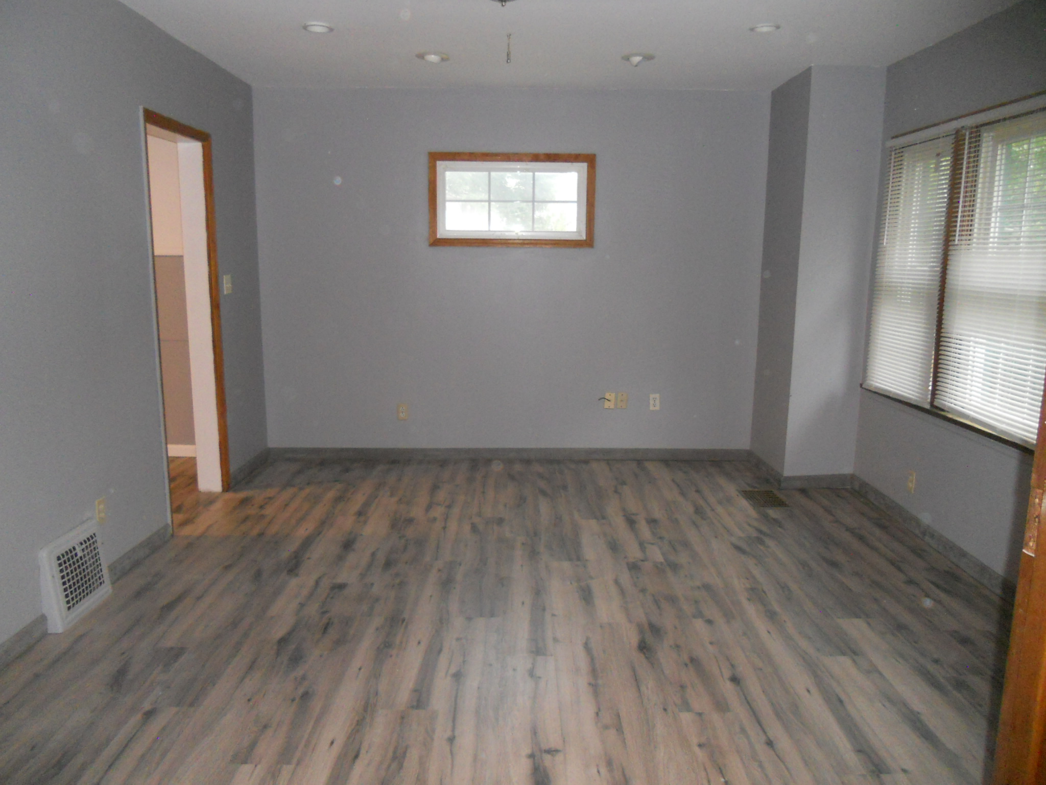Cedar Ave, Sharon, PA 16146