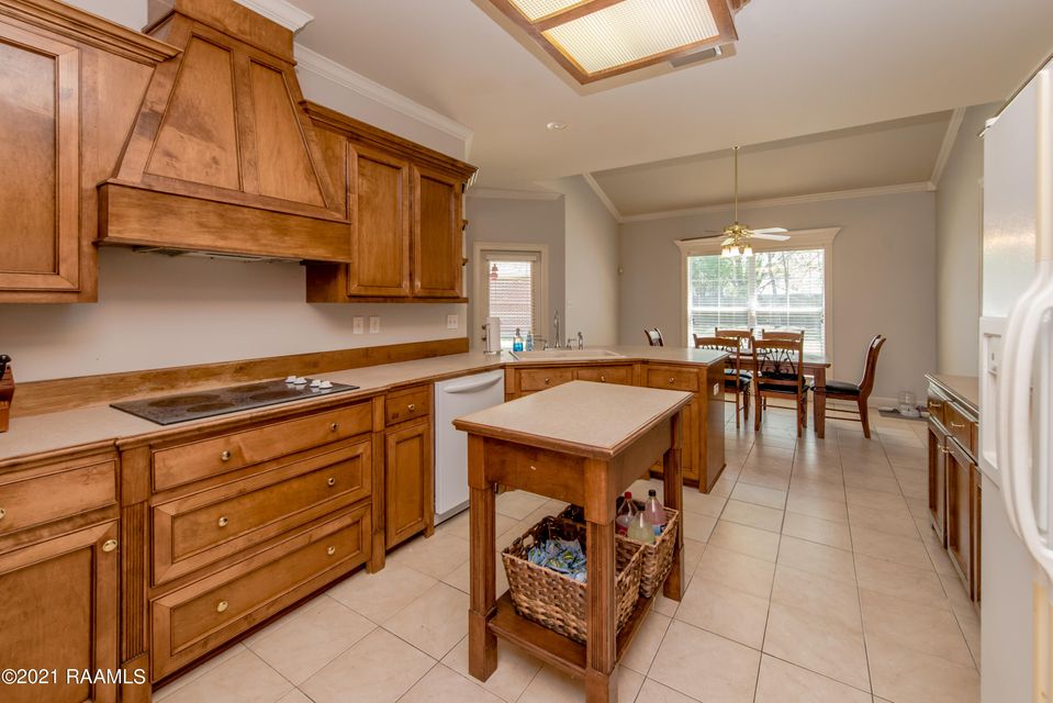 Santa Anita Dr, Lafayette, LA 70503