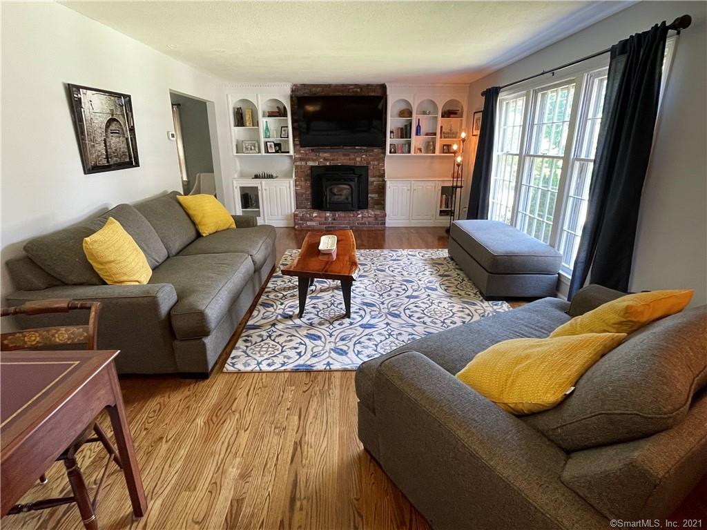 Round Hill Rd, Naugatuck, CT 06770