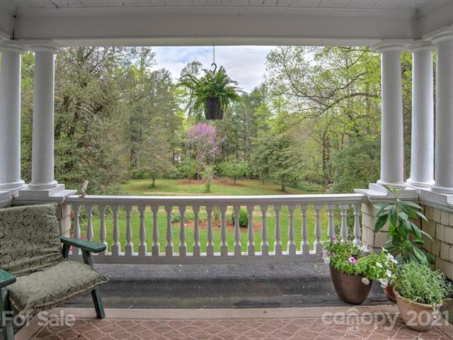 Trenholm Rd, Hendersonville, NC 28739