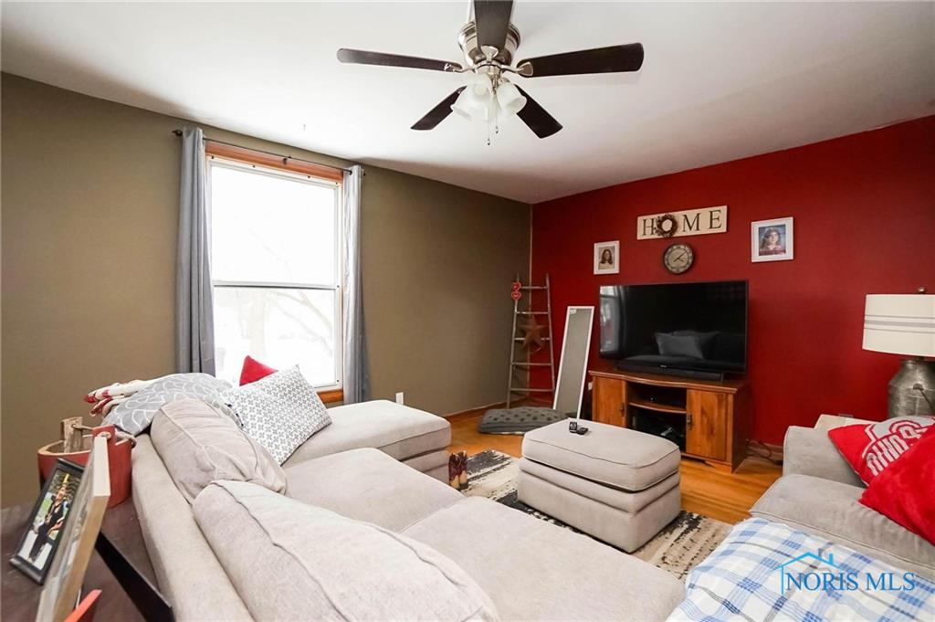 Lawn Ave, Bluffton, OH 45817