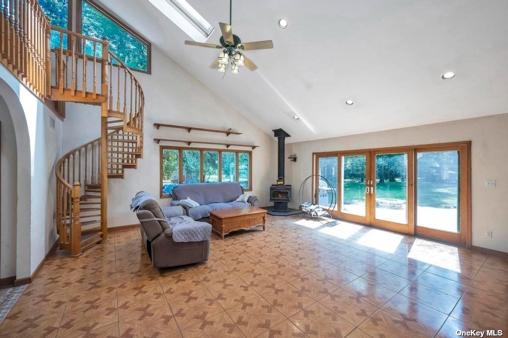 94 Sportsmen St, Central Islip, NY 11722