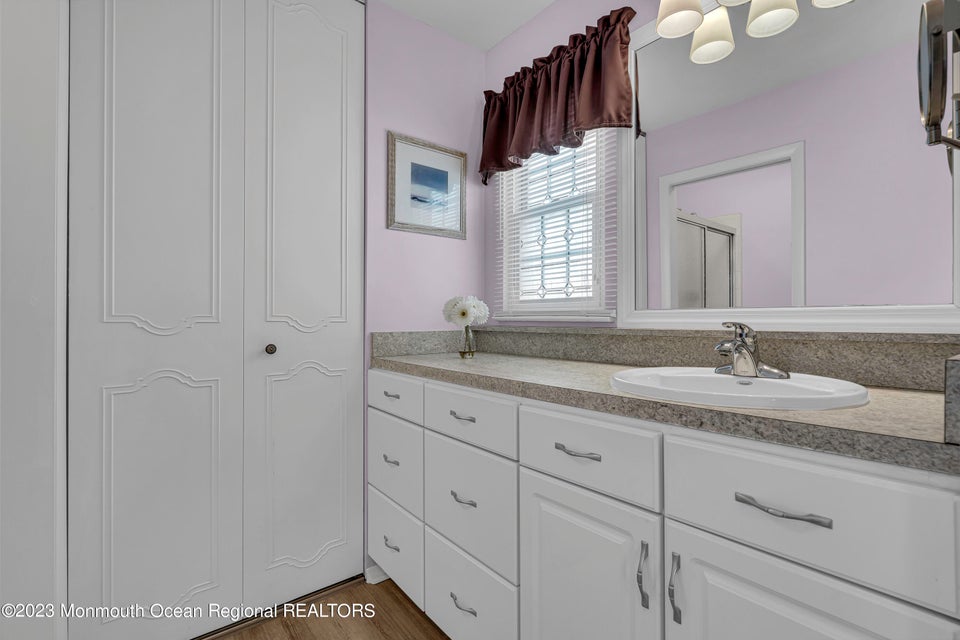 Leighton Ln, Manchester, NJ 08759