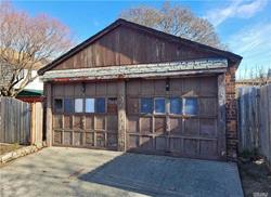 Cooper Ave, Glendale, NY 11385