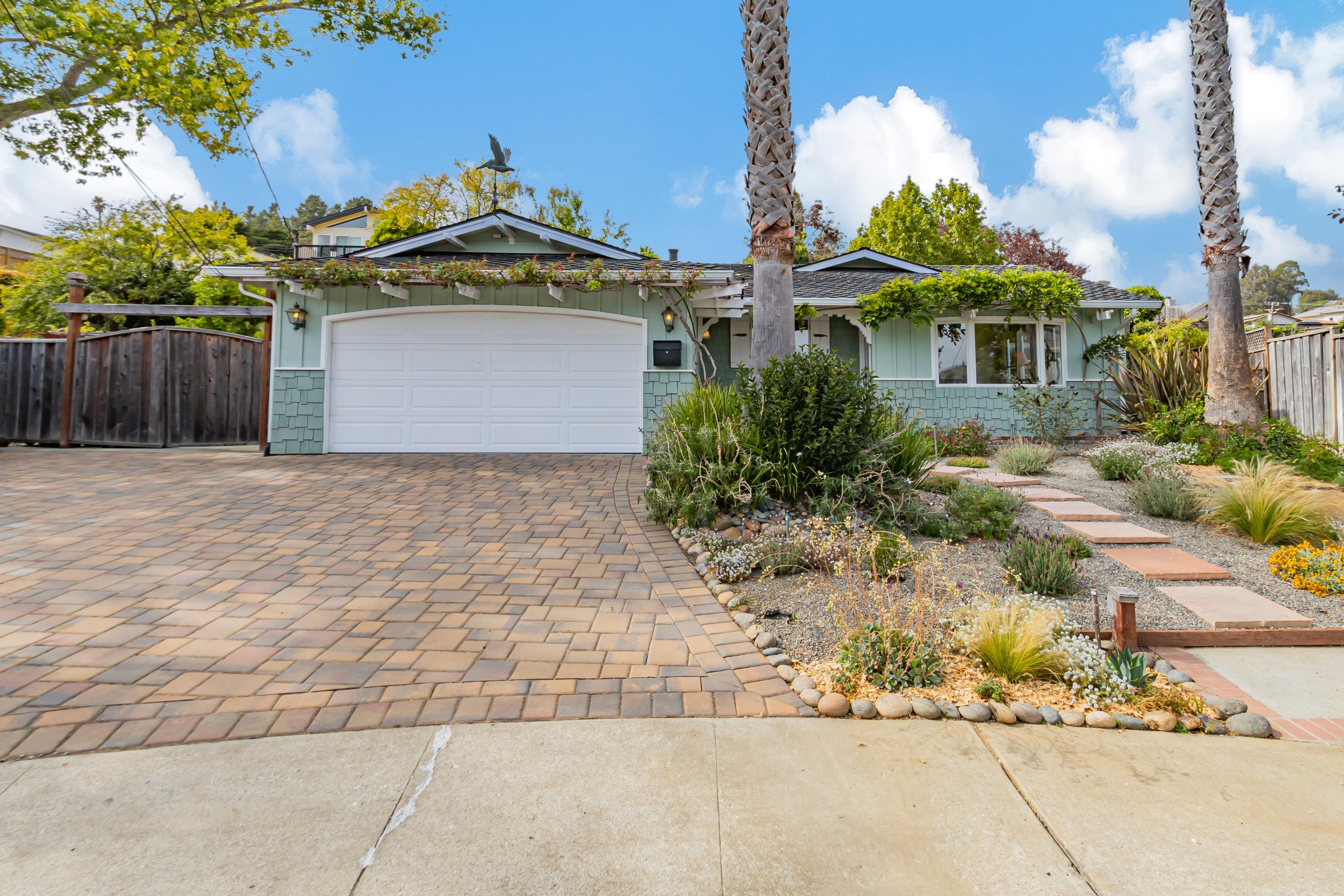 Stylish Residence in The Picturesque Hilltop Area of Soquel