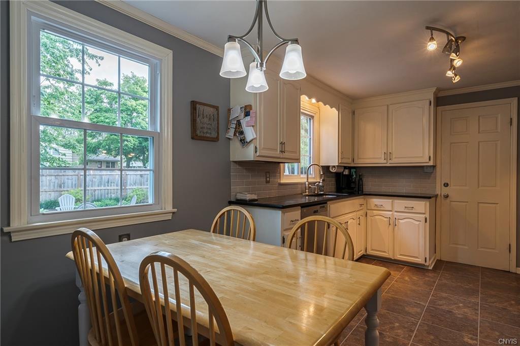 Nightingale Path, Liverpool, NY 13090