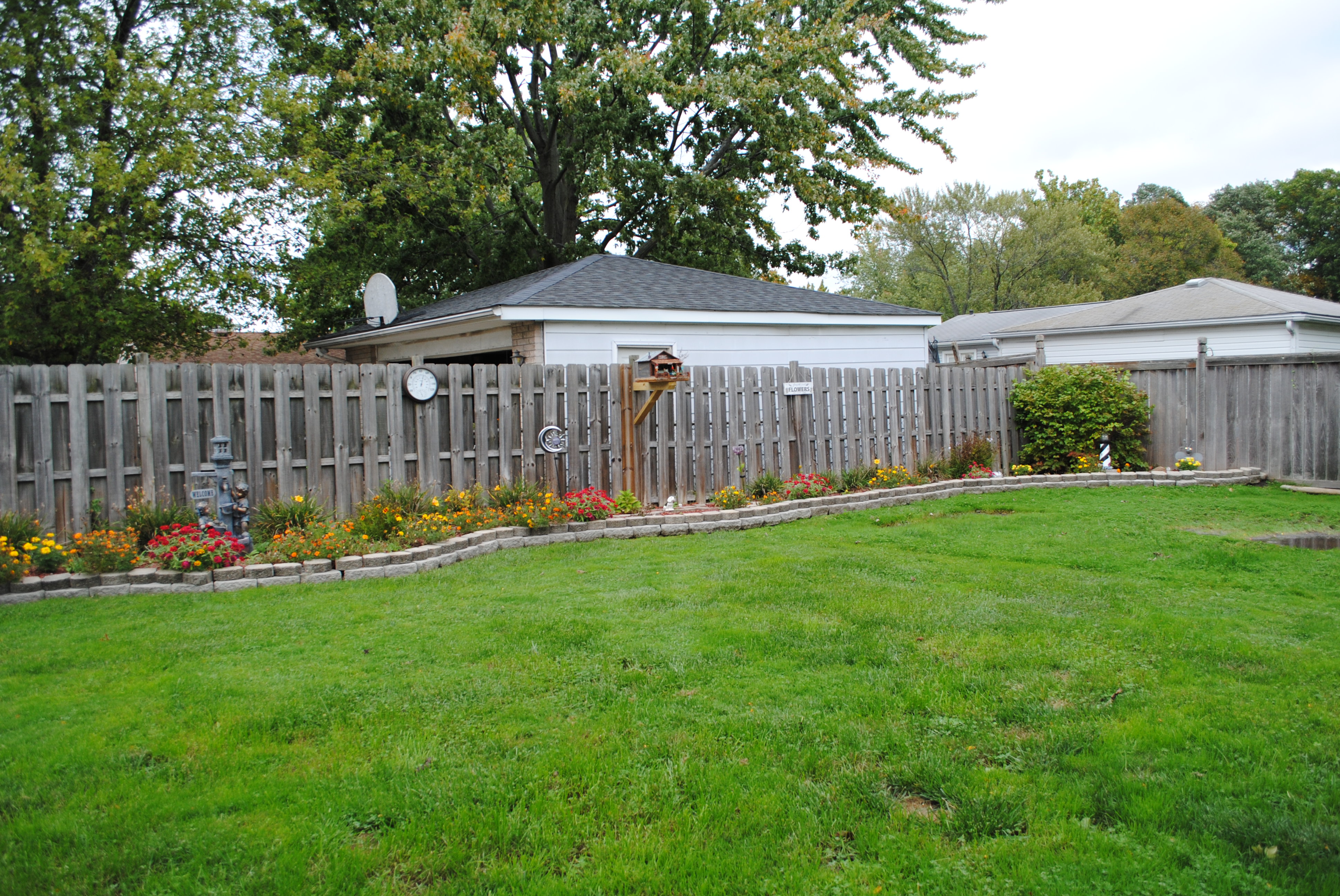 Mayfair Ave, Brownstown Twp, MI 48183