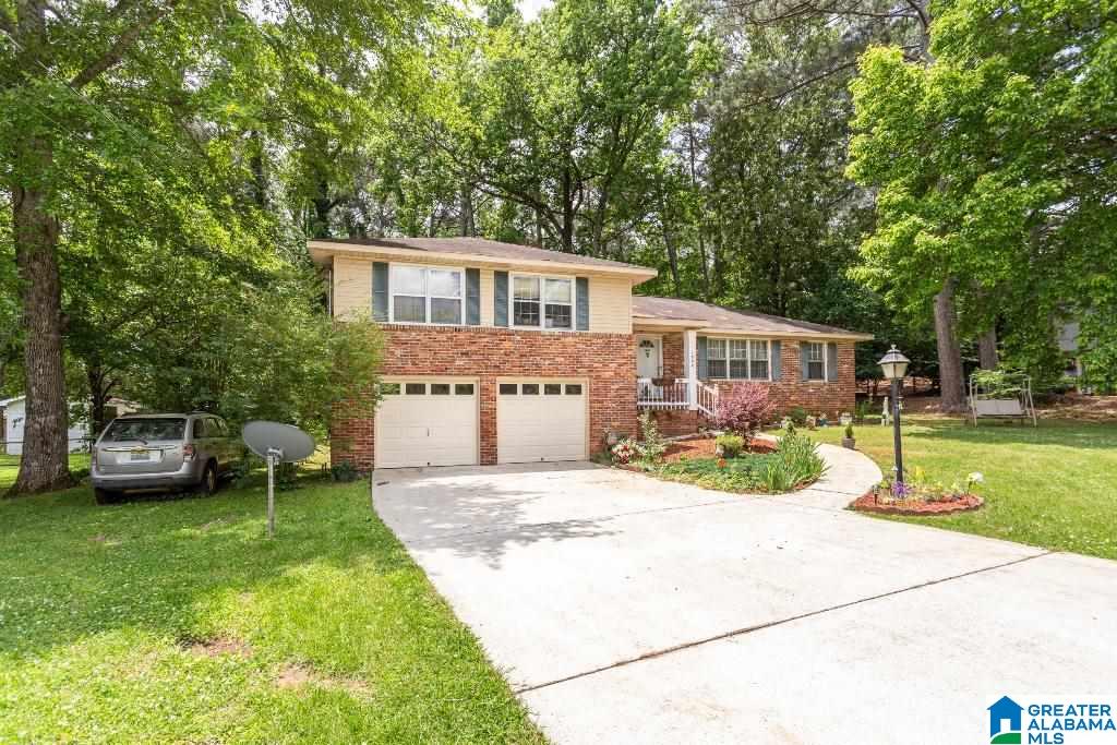 Diane Dr, Anniston, AL 36207