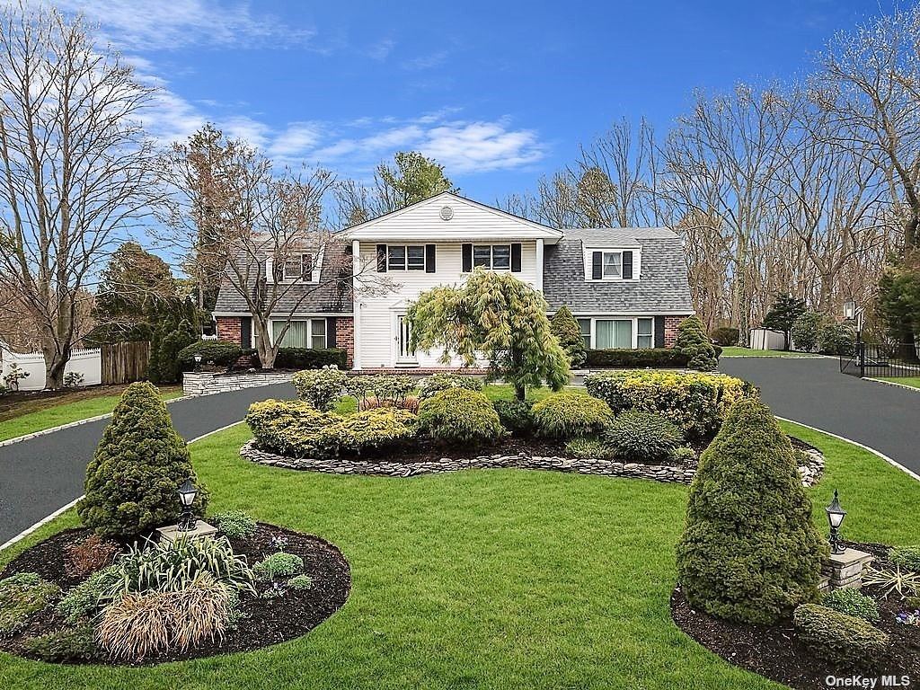 Wichard Blvd, Commack, NY 11725