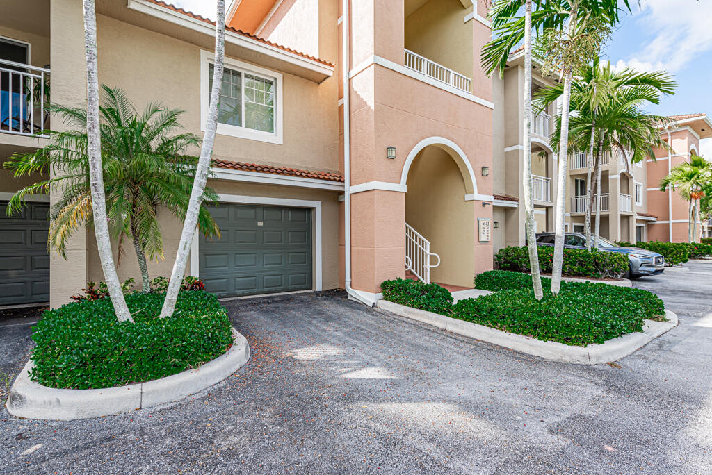 Emerald Dunes Dr, West Palm Beach, FL 33411
