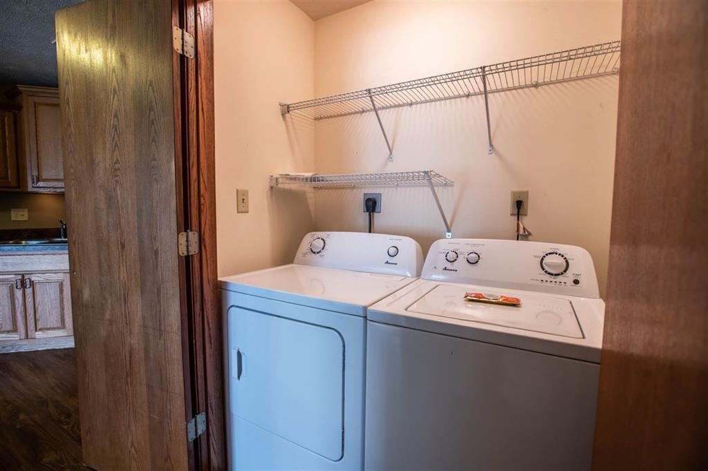 Buttonwood Dr, Manhattan, KS 66502