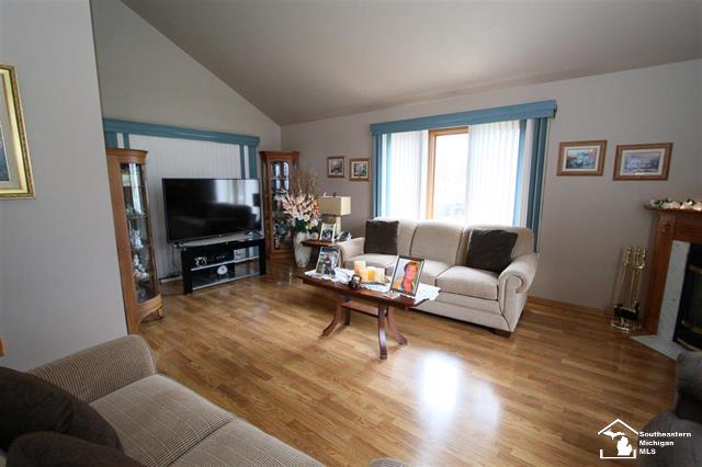 Galloway Dr, Lambertville, MI 48144
