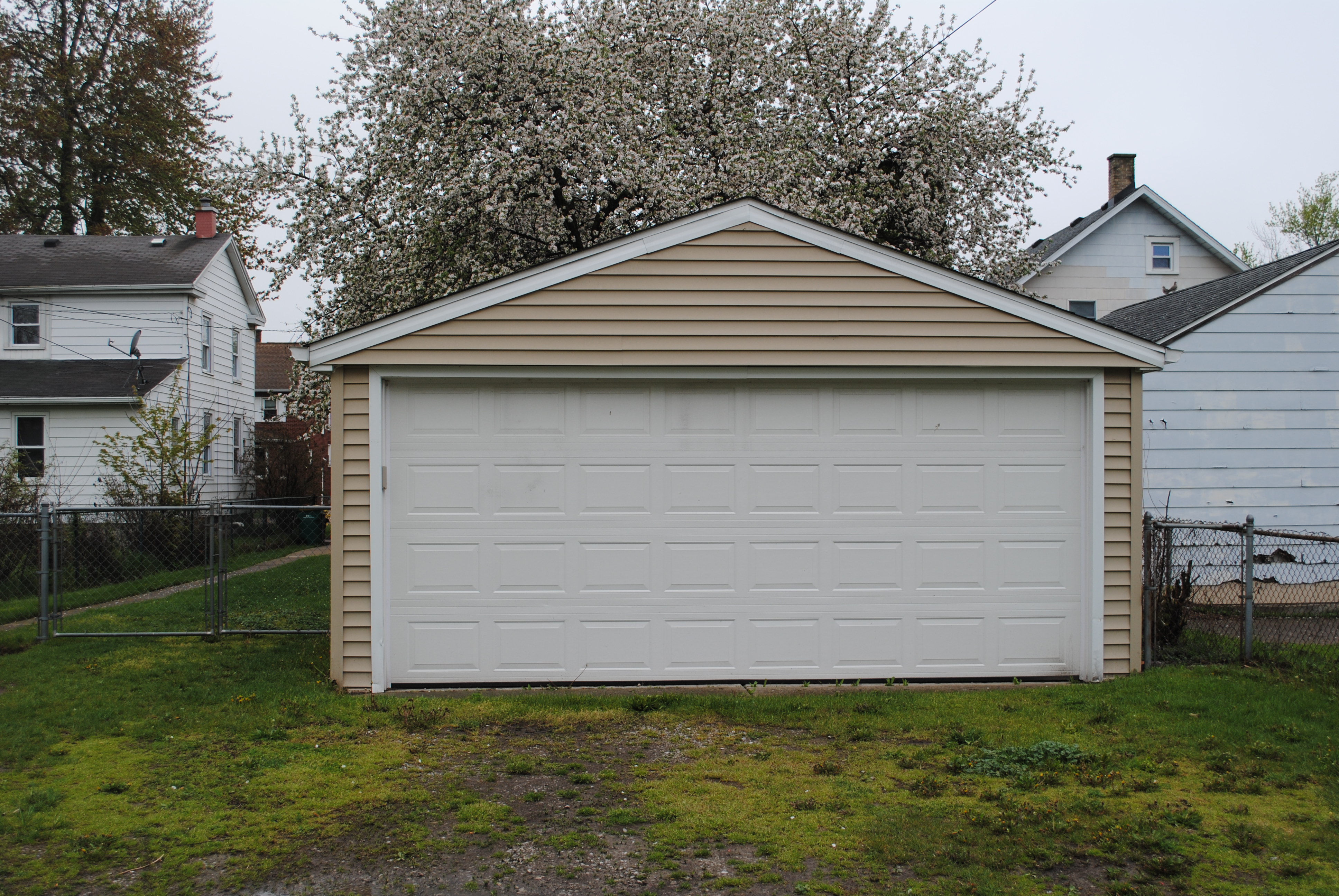 Smith St, Monroe, MI 48161