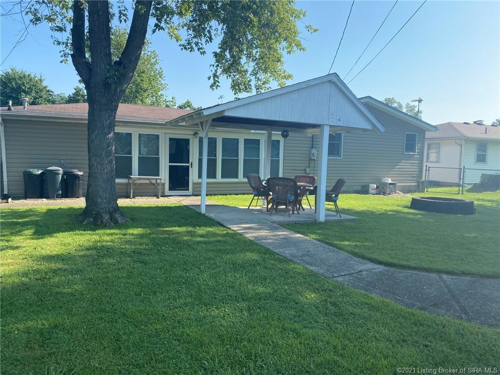Lucas St, Scottsburg, IN 47170