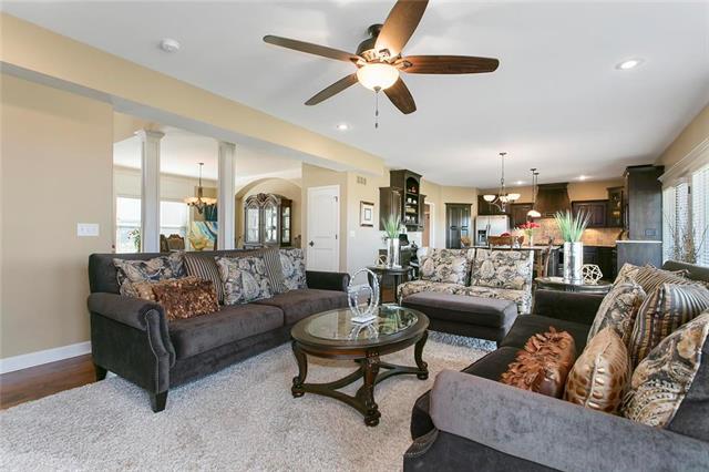 Summit St, Kansas City, MO 64155