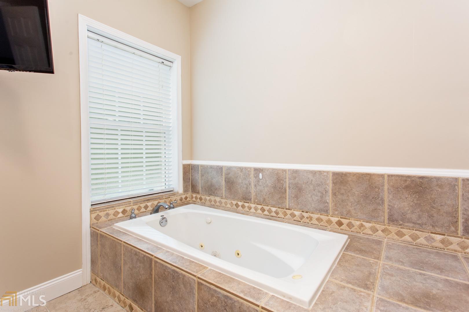 Ashland Dr, Statham, GA 30666