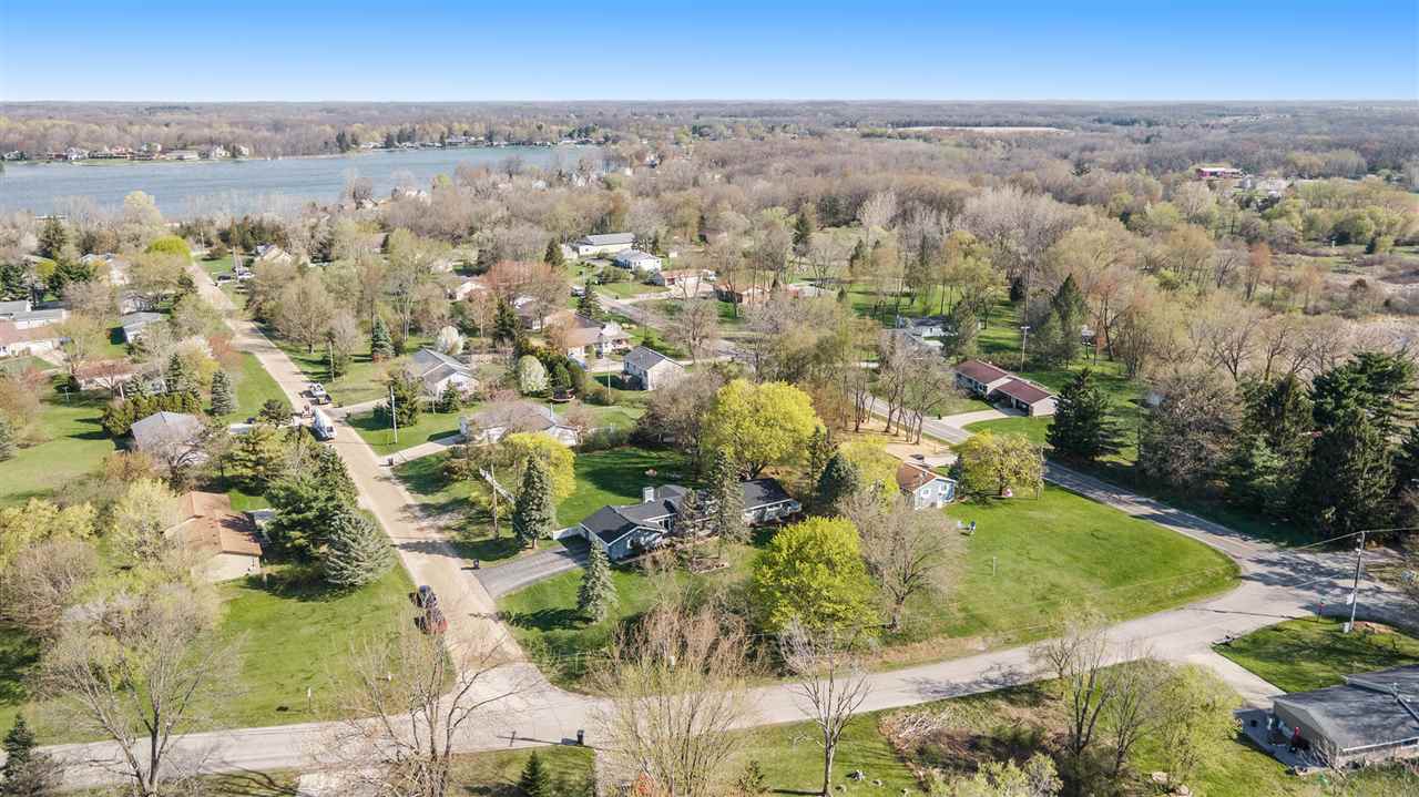 Carlysle Dr, Brooklyn, MI 49230