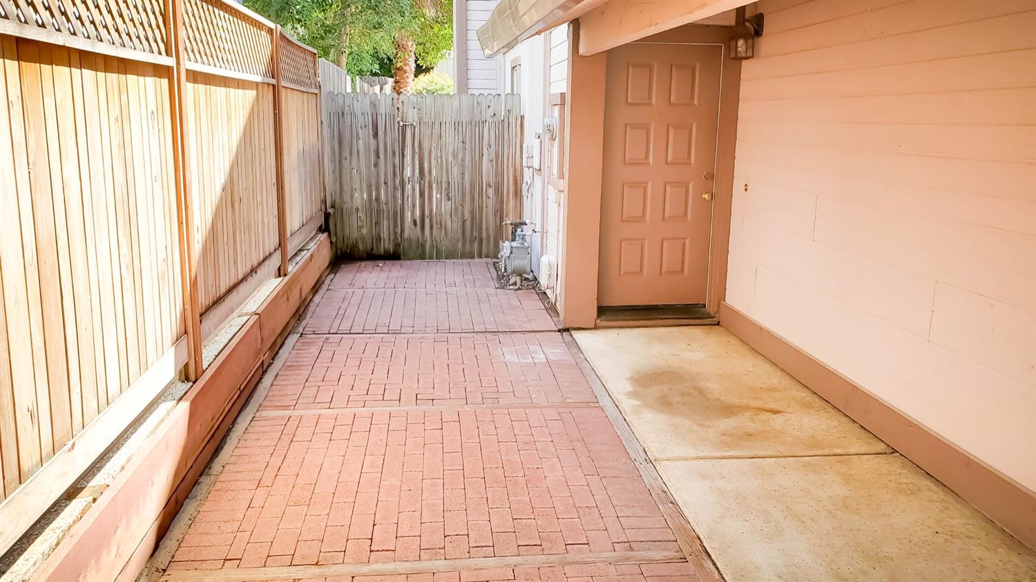 Canterbury Ave, Roseville, CA 95678