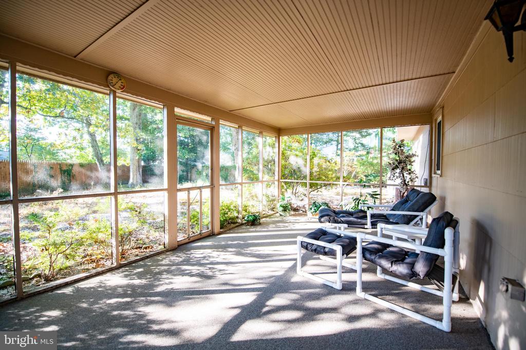 Oakleaf Dr, Little Egg Harbor Twp, NJ 08087