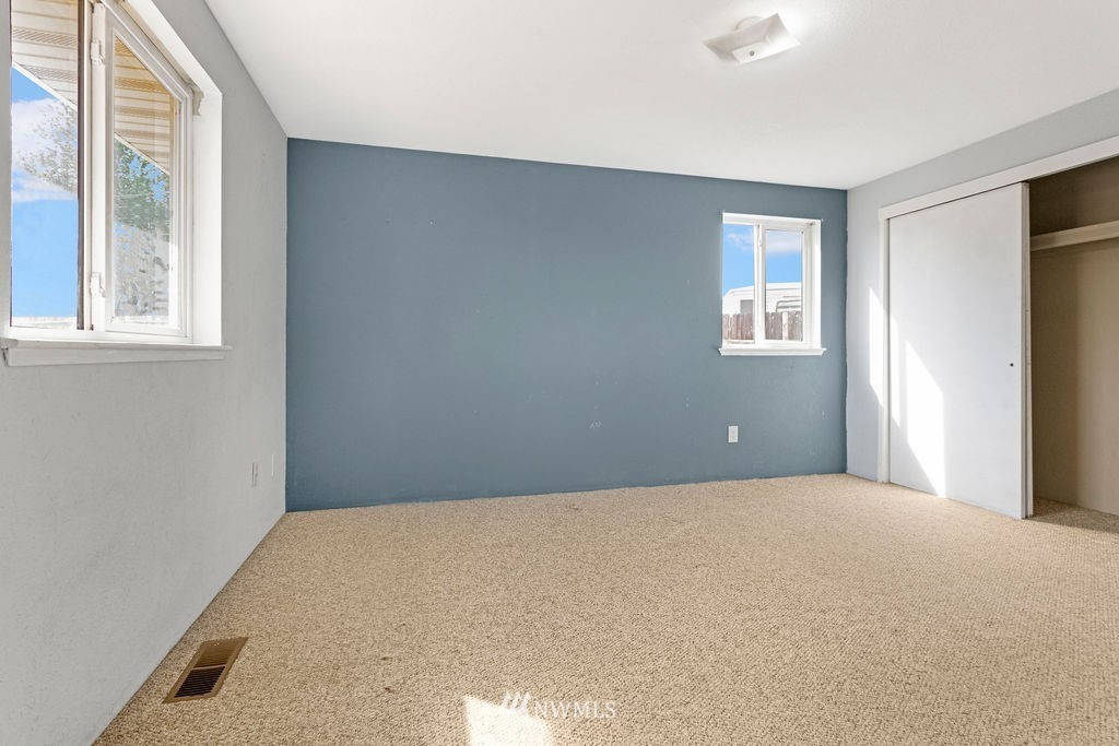 Grape Dr, Moses Lake, WA 98837