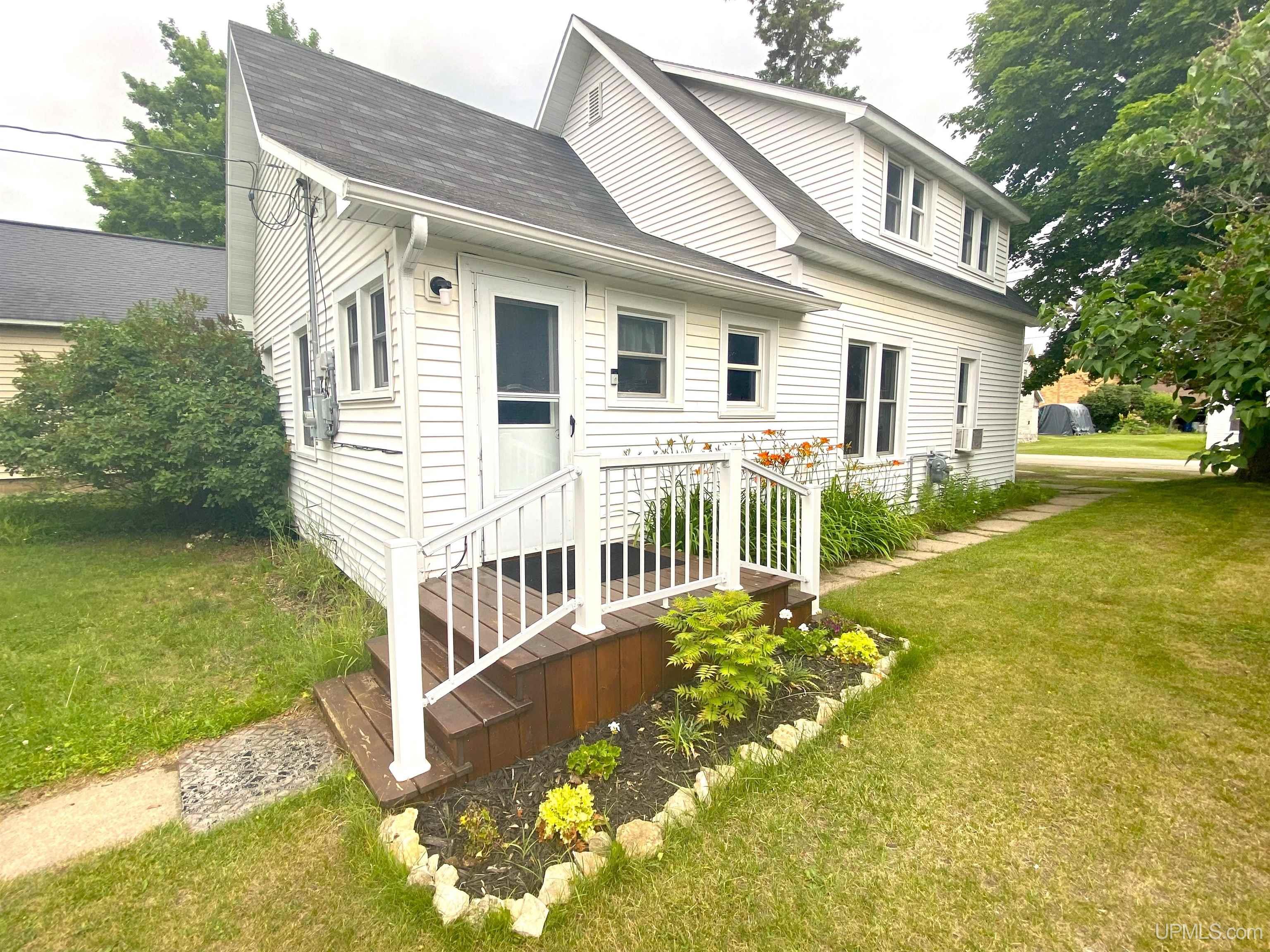Cole St, Rapid River, MI 49878