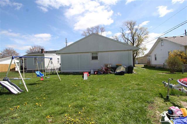 Huber Dr, Monroe, MI 48162