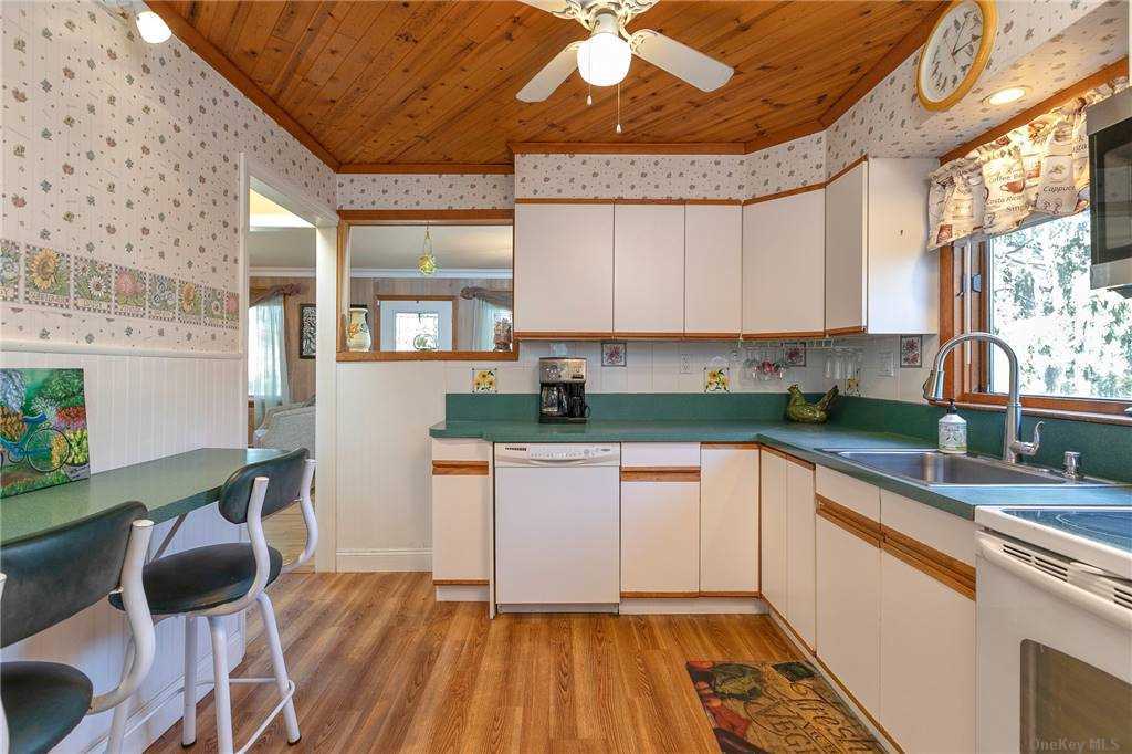 Linden Ln, Shirley, NY 11967